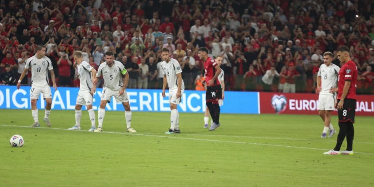 LIVE/ Shqipëria kërkon golin e sigurisë, nis pjesa e dytë