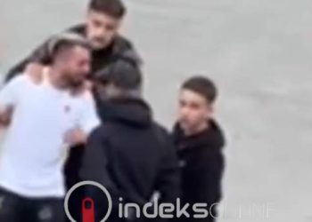 “O vëllai jem bre…”/ Momenti kur Gjesti shkon tek vendi ku i vëllai ndërroi jetë