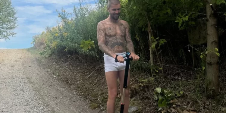 Pse po flet Justin Bieber me trupin dhe jo me fjalët?