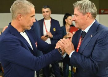 E ardhmja e trajnerit të Serbisë në “fije të perit”, fati i tij vendoset në sfidën me Shqipërinë