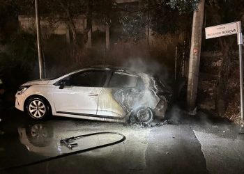 Digjet një makinë në Ksamil