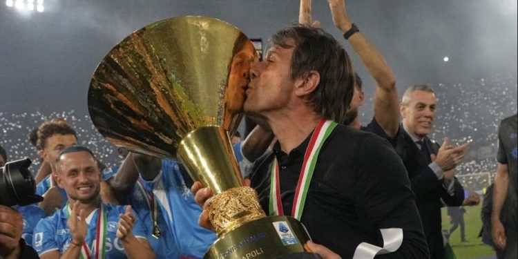 Nisje perfekte e sezonit, edhe precedentët e nxjerrin Napolin kampion