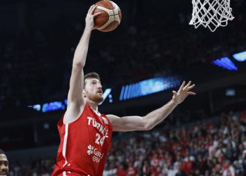 Spektakël i Ercan Osmanit, dërgon Turqinë në finalen e Evropianit, tani sfidon Gjermaninë (VIDEO)