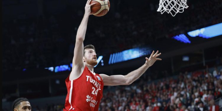 Spektakël i Ercan Osmanit, dërgon Turqinë në finalen e Evropianit, tani sfidon Gjermaninë (VIDEO)