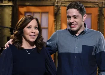 Pete Davidson flet për ndikimin e nënës në rrugën e tij drejt shërimit: “Nuk mund të vdisja para saj”