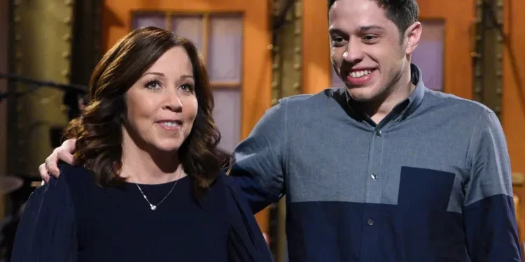 Pete Davidson flet për ndikimin e nënës në rrugën e tij drejt shërimit: “Nuk mund të vdisja para saj”