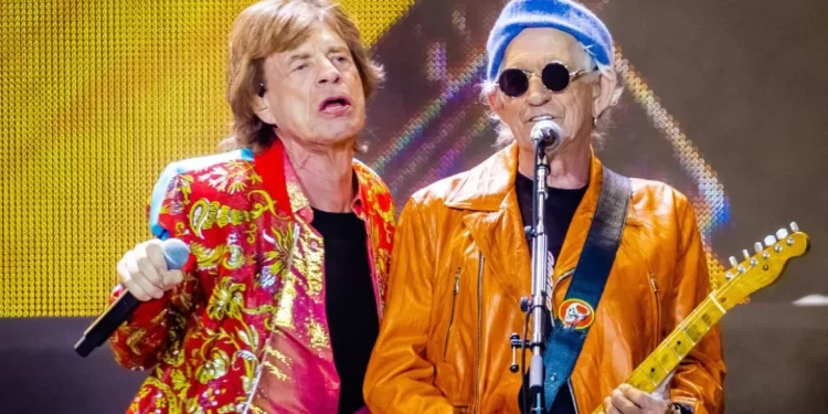 “Black And Blue” rikthehet pas dekadash, Rolling Stones surprizojnë fansat
