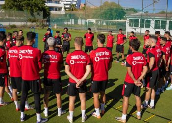 “Shqiponjat” trembin Serbinë, “shpërthejnë” legjionarët, lum golash (VIDEO)