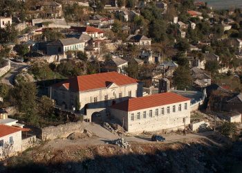 Ushtroi dhunë ndaj bashkëshortes, nën hetim një burrë nga Dropulli