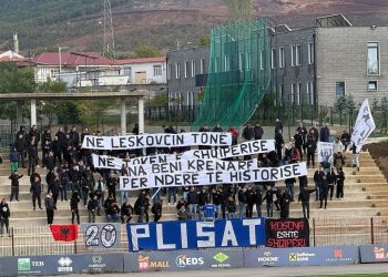 “Në Leskovcin tonë, në tokën e Shqipërisë“, “Plisat” motivojnë kombëtaren për ndeshjen ndaj Serbisë