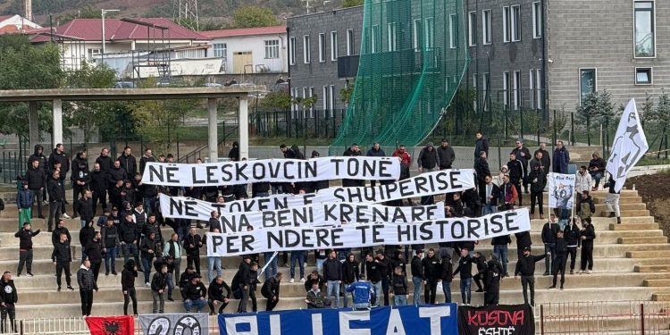 “Në Leskovcin tonë, në tokën e Shqipërisë“, “Plisat” motivojnë kombëtaren për ndeshjen ndaj Serbisë