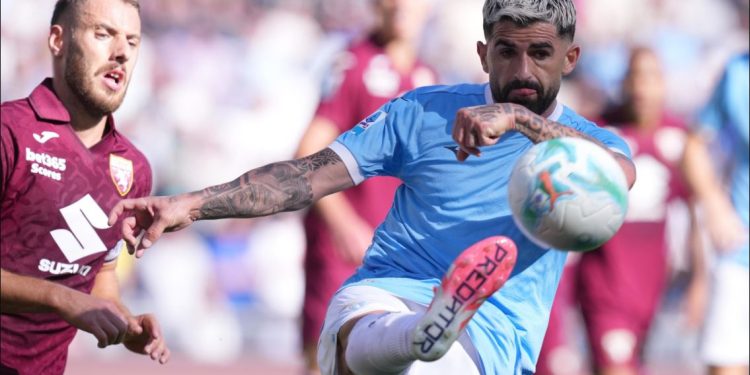 Legjionarët/ Barazim në duelin Hysaj-Asllani, Berisha e Ramadani marrin fitoren e parë, Strakosha pret penallti me AEK