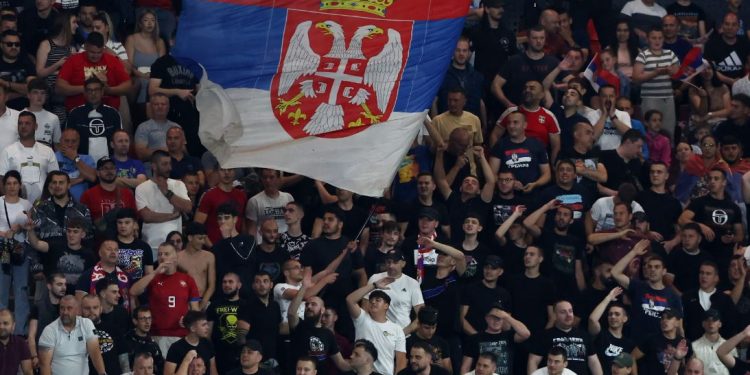 Serbia blindon Leskovacin, 5 mijë policë të angazhuar, por “harrojnë” flamurin kuqezi