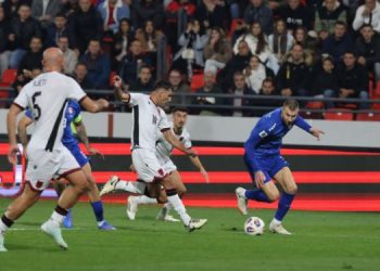 Tifozët kuqezi festë! Mediat serbe: Humbje që vërtetë dhemb. Shqipëria na shoi ëndrrat për Botërorin!