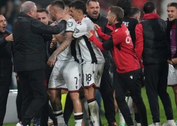 Shqipëria mund Serbinë në shtëpi, fitorja e djemve kuq e zi tërheq vëmendjen e medias ndërkombëtare