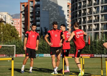 Kombëtarja kthehet në stërvitje pas fitores ndaj Serbisë, nisin përgatitjet për sfidën ndaj Jordanisë në “Air Albania”