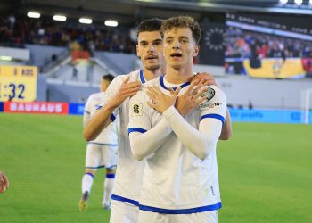 “O sa mirë me qen shqiptar”, Kosova e “djeg” në Suedi, festë me flamuj kuqezi dhe me shqiponjë (VIDEO)