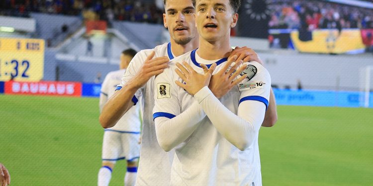 “O sa mirë me qen shqiptar”, Kosova e “djeg” në Suedi, festë me flamuj kuqezi dhe me shqiponjë (VIDEO)