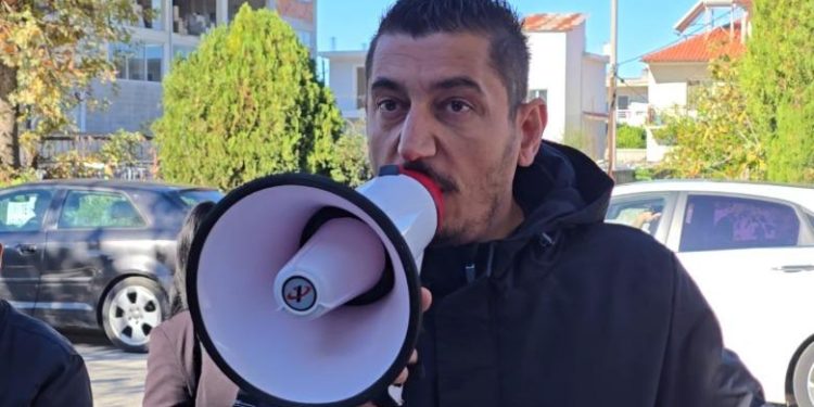 Naftëtarët e ‘Bankers’ prej 15 ditësh në grevë: Po na bëjnë presion me litarin e varfërisë dhe bukën e fëmijëve