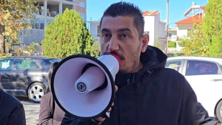 Naftëtarët e ‘Bankers’ prej 15 ditësh në grevë: Po na bëjnë presion me litarin e varfërisë dhe bukën e fëmijëve