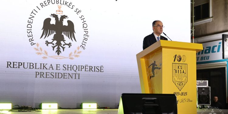 100-vjetori i Klubit të Futbollit “Besa” të Kavajës, Presidenti Begaj në ceremoni: Vlera e madhe qëndron te tifozët