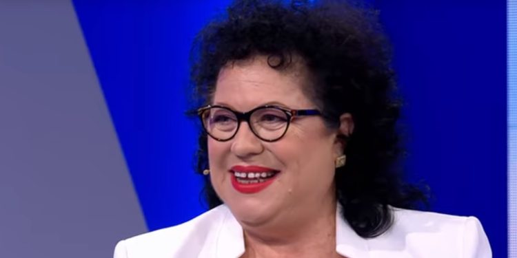 Irini Qirjako: Nënës i përulem 100 herë, në shtëpinë tonë këndohej