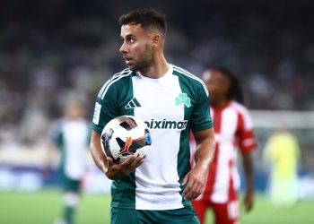 Ish-lojtari i kombëtares greke u gjet i vdekur në pishinë, pasuria i kalon djalit të vogël