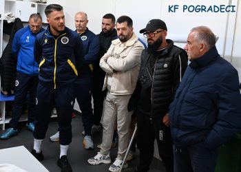 Pogradeci me trajner të ri, në stol ulet Çela