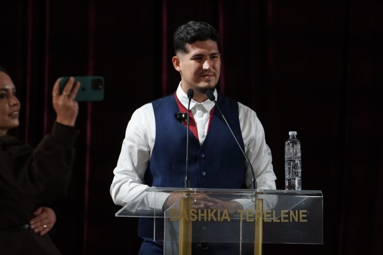 Kandidati i opozitës në Tepelenë: Bashkia është e njerëzve, jo e interesave. Dua që të rinjtë të mos largohen