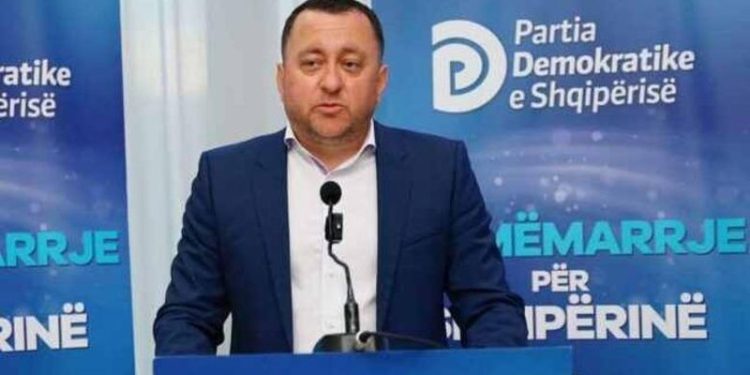 Këshilltari bashkiak shpall kandidaturën si i pavarur në Vlorë