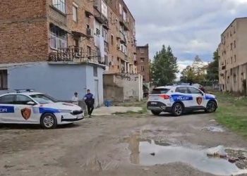 “E tallnin, i thonin fshatare”, vajza 14-vjeçare hidhet nga kati i tretë i pallatit