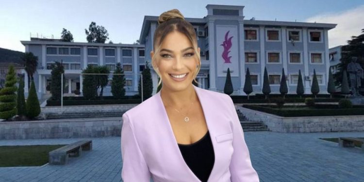 Aktorja Delinda Disha kandidon për kryetare bashkie në Tepelenë