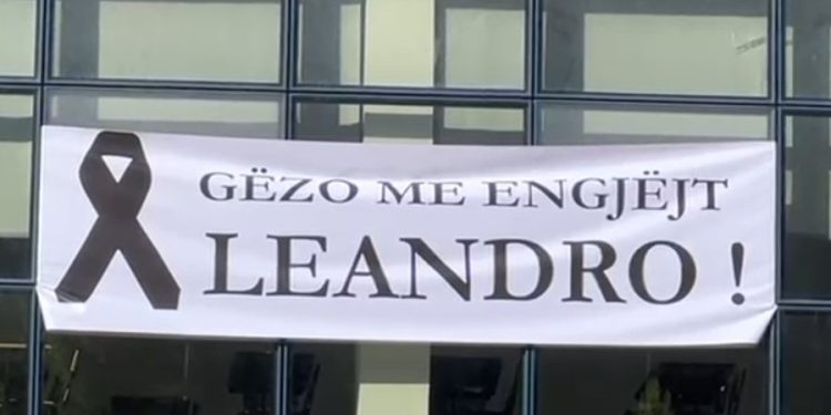 “Gëzo me Engjëjt Leandro!” Ditë zie në gjimnazin “Ali Demi” në Vlorë