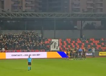 Flamurtari dhe Vllaznia nderojnë Shametajn, homazh 17-vjeçarit që humbi jetën në aksident