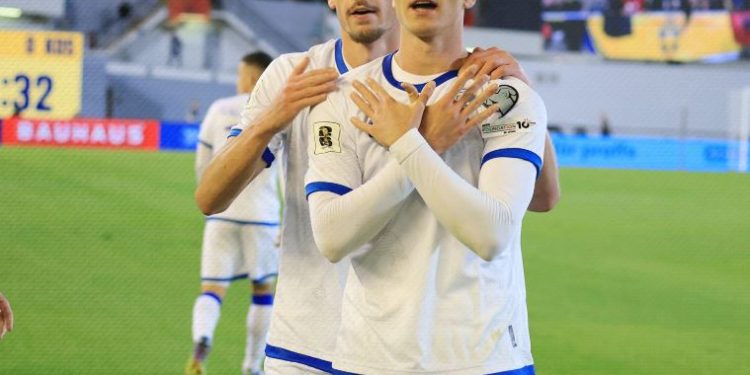 Nga Asllani te Vlahovic, Barça kërkon një zëvendësues për Lewandowskin