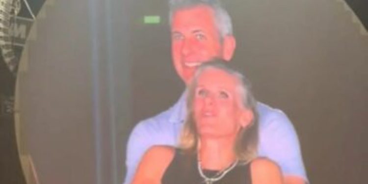 Skandali Coldplay: CEO i ‘Astronomer’ ribashkohet me gruan pas përqafimit viral