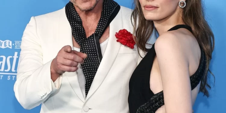 Pedro Pascal mbështet motrën e tij transgjinore Lux në sfilatën e Chanel në Paris