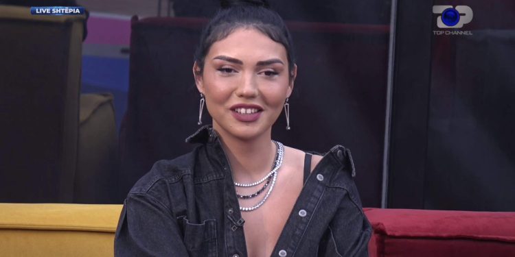 “Nuk e kuptoja sa bosh isha”/ Einxhel Shkira rrëfen transformimin e saj pas 4 vitesh