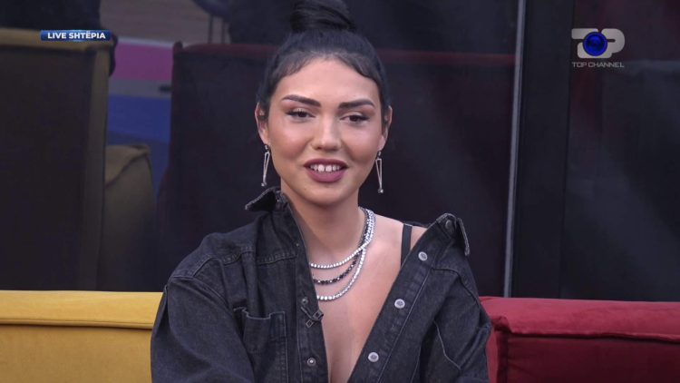 “Nuk e kuptoja sa bosh isha”/ Einxhel Shkira rrëfen transformimin e saj pas 4 vitesh