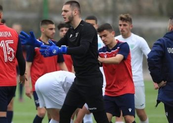 Dhunoi një punonjës të policisë, pezullim i gjatë për portierin e Tërbunit