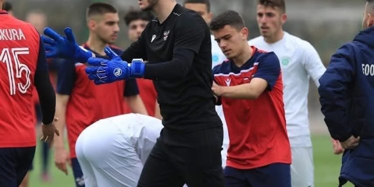 Dhunoi një punonjës të policisë, pezullim i gjatë për portierin e Tërbunit