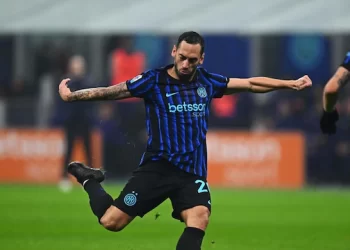 Interi “zgjohet” në pjesën e dytë, zikaltërit rikthehen te suksesi, mposhtin Fiorentinën