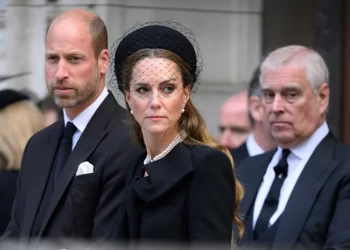Takimi i ftohtë në funeral: Princ William shmang kontaktin me princin Andrew