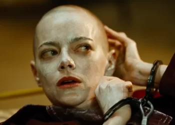 Pse Emma Stone e fshehu kokën e rruar për muaj të tërë për rolin e saj në “Bugonia”?