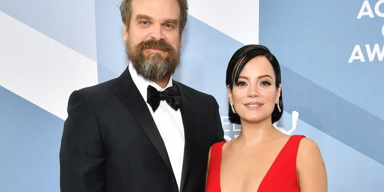 Një pasqyrë intime: albumi i ri i Lily Allen pas marrëdhënies me David Harbour