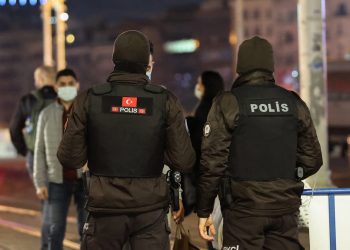 Operacion kundër drogës në Turqi/ 19 emra të showbiz-it nën hetim, këngëtarja arrestohet pak orë para se të fejohej