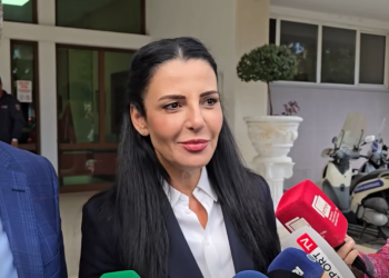 Balluku bën “reprezalje” në Fier, prezanton 4 nënkryetarët e rinj të bashkisë