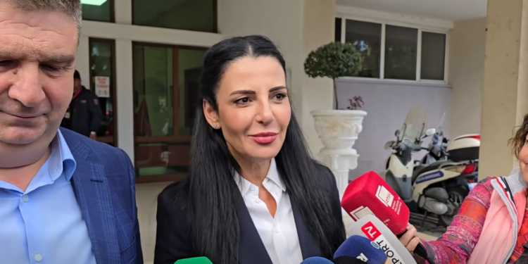 Balluku bën “reprezalje” në Fier, prezanton 4 nënkryetarët e rinj të bashkisë