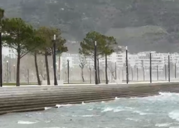 Jepet alarmi, Vlora në rrezik nga stuhia dhe përmbytjet