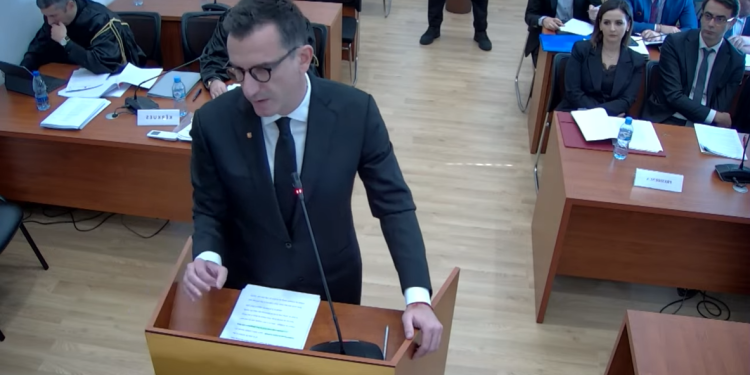 Veliaj: Me kanë izoluar në një qeli me vrasës serialë…